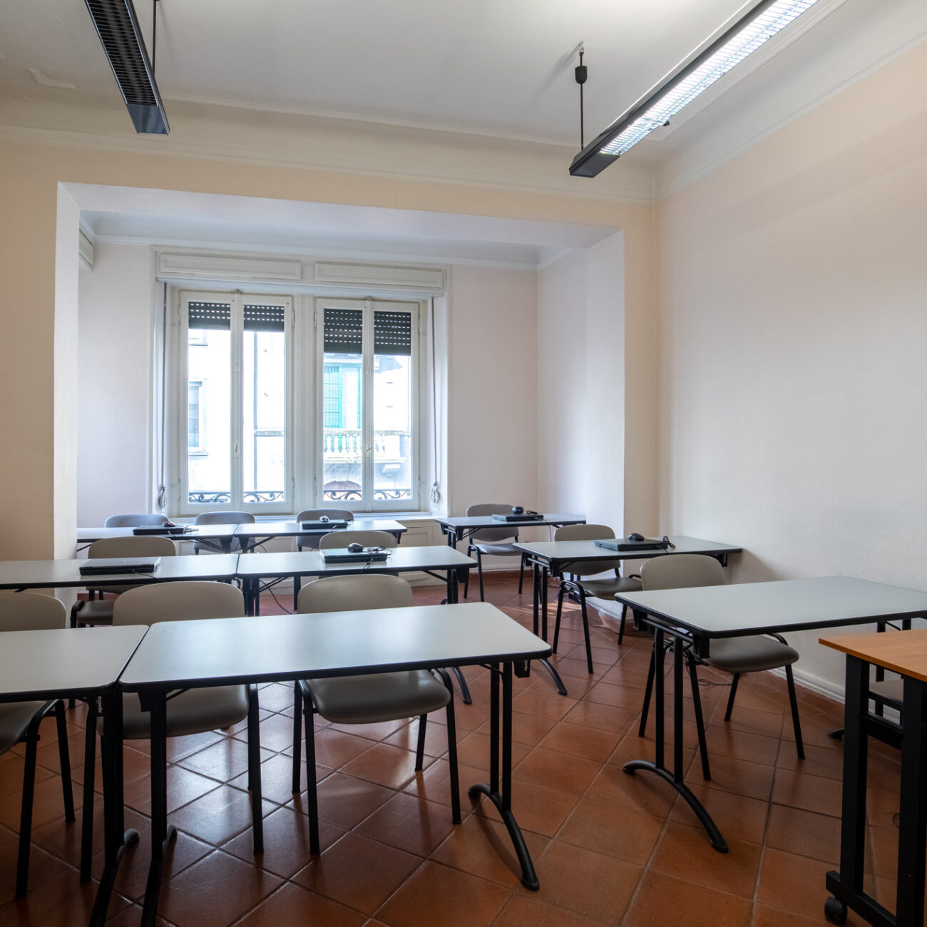 spazio macchi aula per corsi numero 10