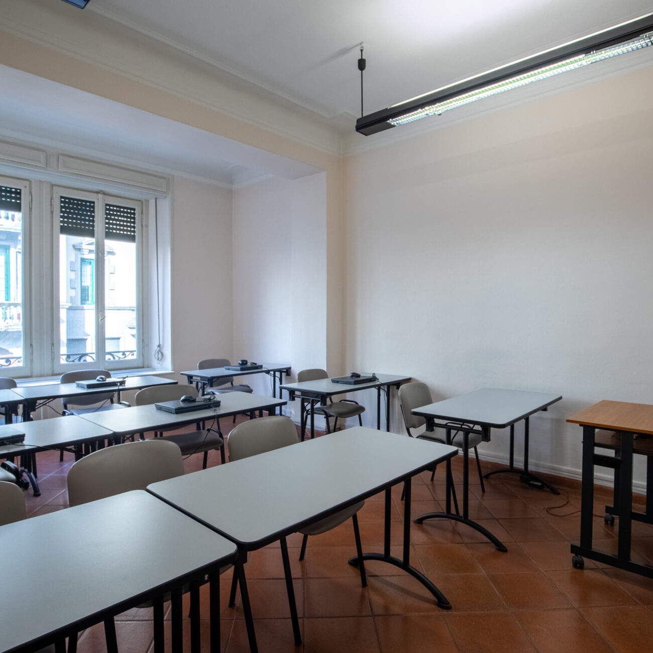 spazio macchi aula per corsi numero 10