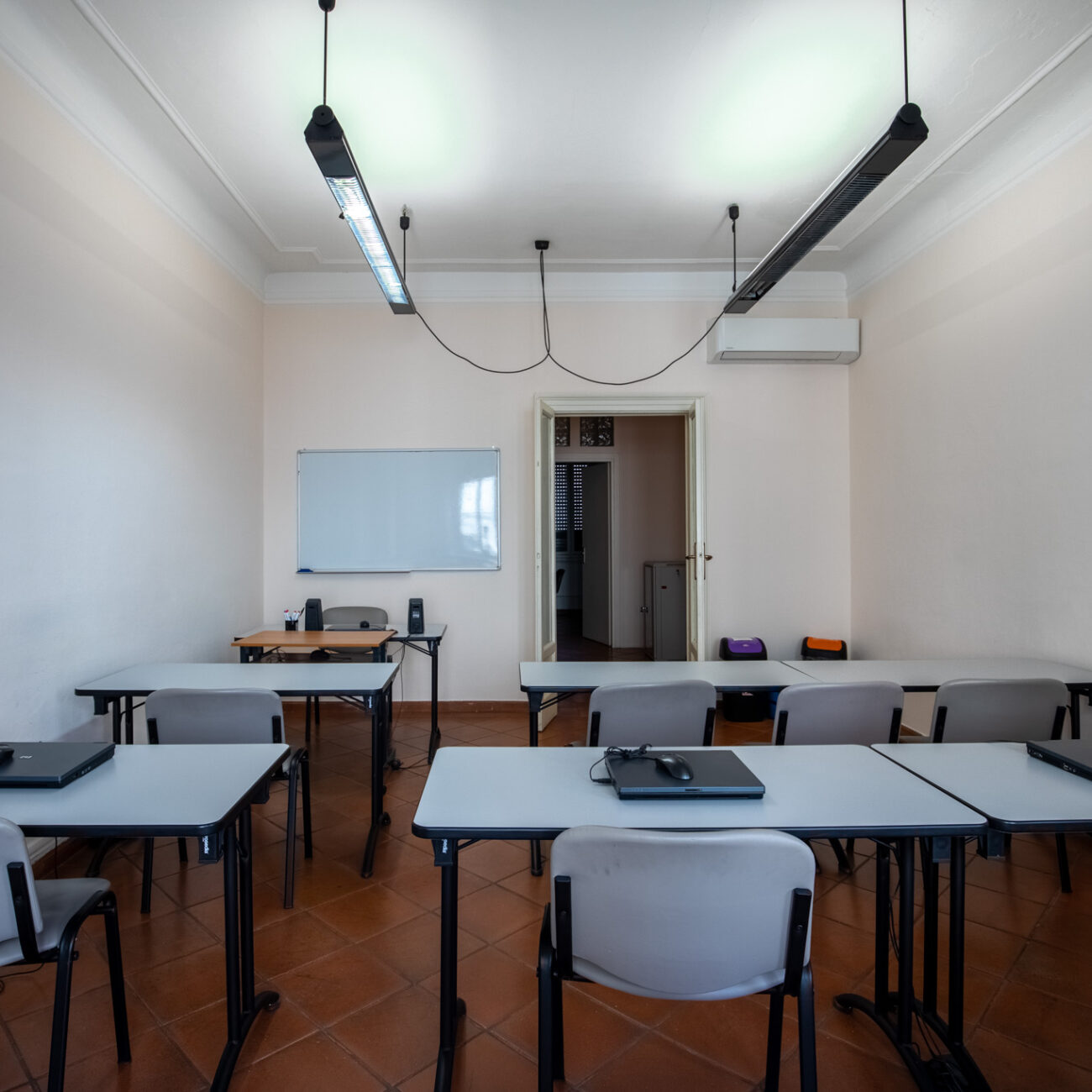 spazio macchi aula per corsi numero 10