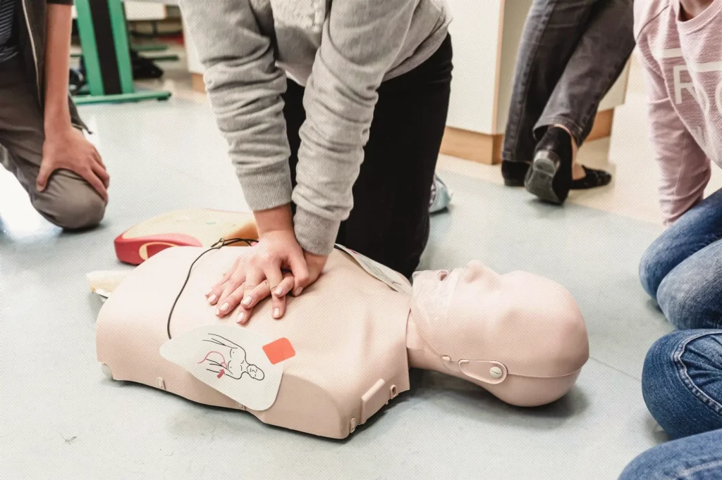 corso di primo soccorso con manichino